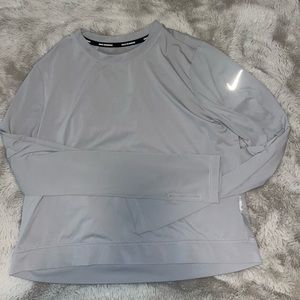 Nike long sleeve lightweight running top w reflective logos and mesh back panel.